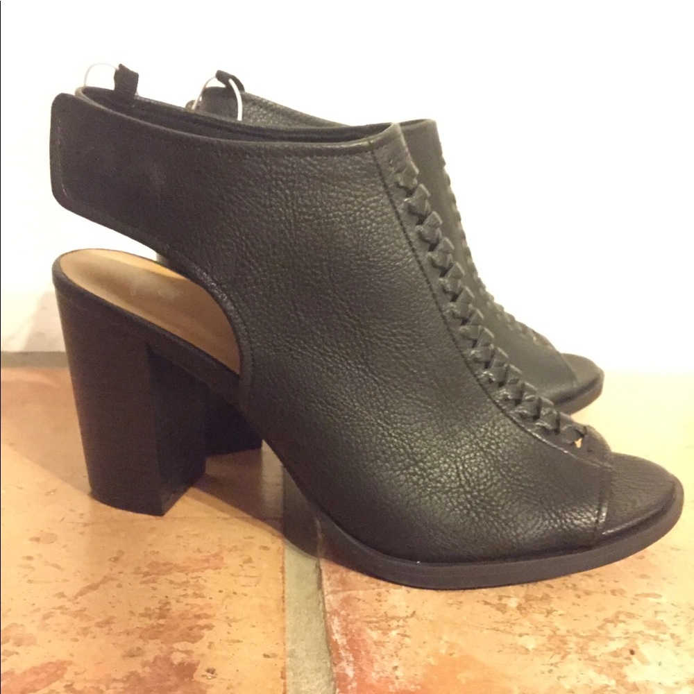 NWT slingback heel